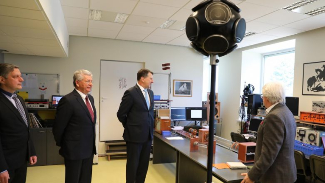 Valsts prezidents klātienē iepazīstas ar RTU paveikto un plānoto inženierzinātņu izglītības attīstībai Latvijā