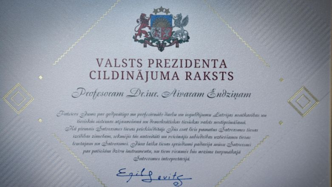 Valsts prezidents piešķir Cildinājuma rakstu Aivaram Endziņam 80 gadu jubilejā