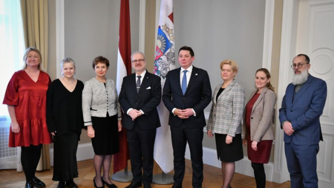 Valsts prezidents rosina atsaukties jauniešu idejai par Demokrātijas nedēļas iedibināšanu valstī