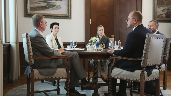 Valsts prezidents Edgars Rinkēvičs tiekas ar viedās administrācijas un reģionālās attīstības ministru Raimondu Čudaru