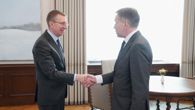 20.02.2025. Valsts prezidenta Edgara Rinkēviča tikšanās ar labklājības ministru Uldi Auguli