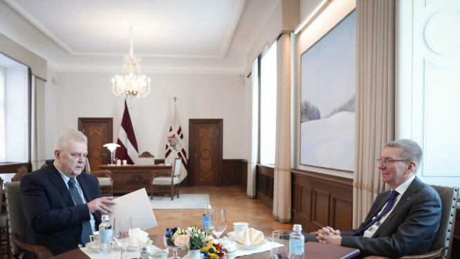 Valsts prezidents tiekas ar Saeimas Sociālo lietu komisijas priekšsēdētāju Andri Bērziņu