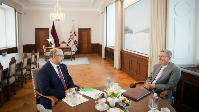 Valsts prezidents Edgars Rinkēvičs tiekas ar Latvijas Brīvo arodbiedrību savienības priekšsēdētāju Egilu Baldzēnu