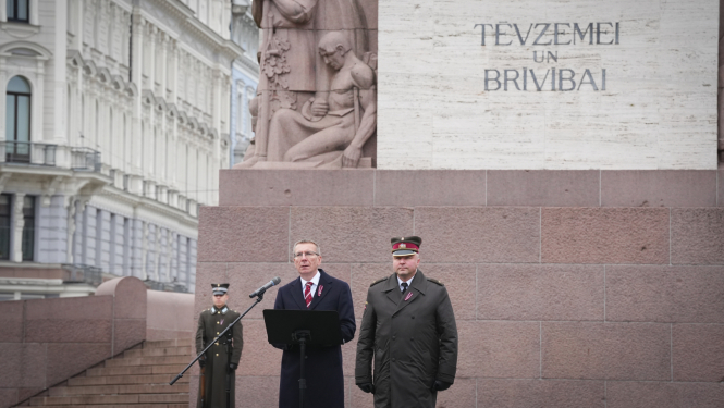 Valsts prezidenta Edgara Rinkēviča uzruna svinīgajā godasardzes maiņas ceremonijā pie Brīvības pieminekļa 