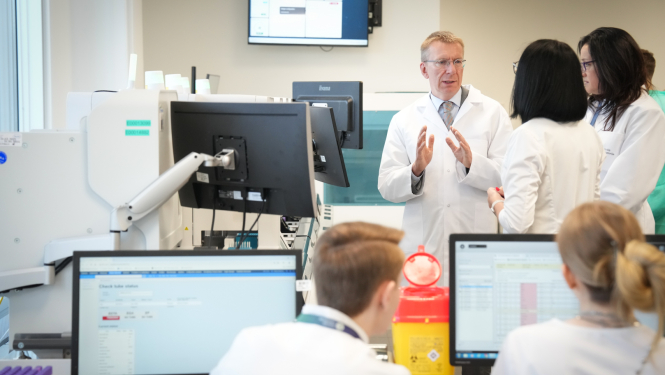 Valsts prezidents Edgars Rinkēvičs apmeklē Centrālo laboratoriju