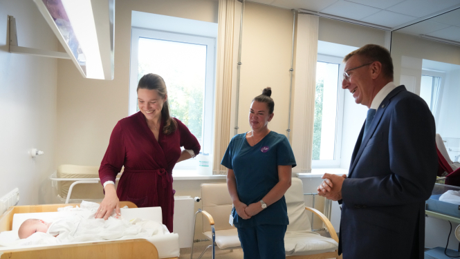09.09.2025. Valsts prezidents Edgars Rinkēvičs apmeklē Rīgas Dzemdību namu 