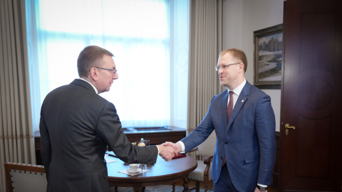 Valsts prezidenta Edgara Rinkēviča tikšanās ar Daugavpils valstspilsētas pašvaldības domes priekšsēdētāju Andreju Elksniņu 