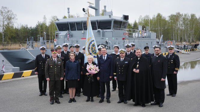 24.04.2025. Valsts prezidenta Edgara Rinkēviča dalība Nacionālo bruņoto spēku Jūras spēku Tehniskā atbalsta centra karoga svinīgajā pasniegšanas ceremonijā