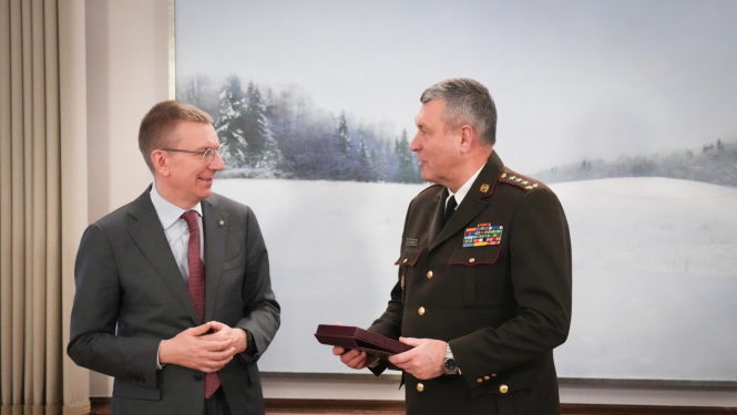 Valsts prezidents pateicas ģenerālleitnantam Leonīdam Kalniņam