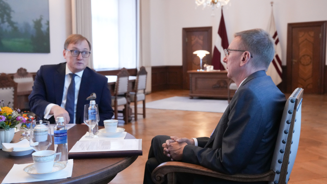 Valsts prezidenta Edgara Rinkēviča tikšanās ar Latvijas Bankas prezidentu Mārtiņu Kazāku