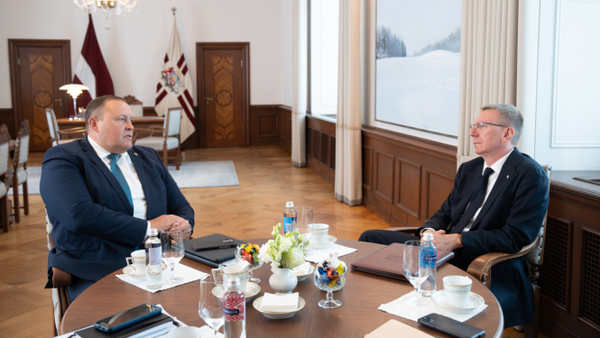 Valsts prezidents Edgars Rinkēvičs Rīgas pilī tiekas ar iekšlietu ministru Rihardu Kozlovski