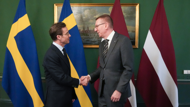 Valsts prezidents pauž pateicību par Zviedrijas pirmās NATO misijas nosūtīšanu uz Latviju