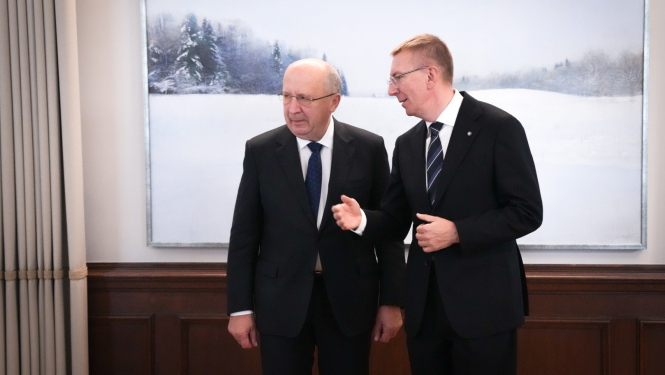 Valsts prezidents Edgars Rinkēvičs Rīgas pilī tiekas ar Eiropas Savienības aizsardzības un kosmosa komisāru Andrju Kubiļu