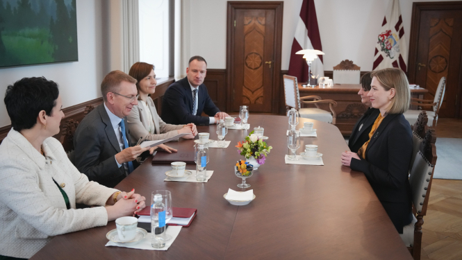 30.04.2025. Valsts prezidenta Edgara Rinkēviča tikšanās ar kultūras ministri Agnesi Lāci
