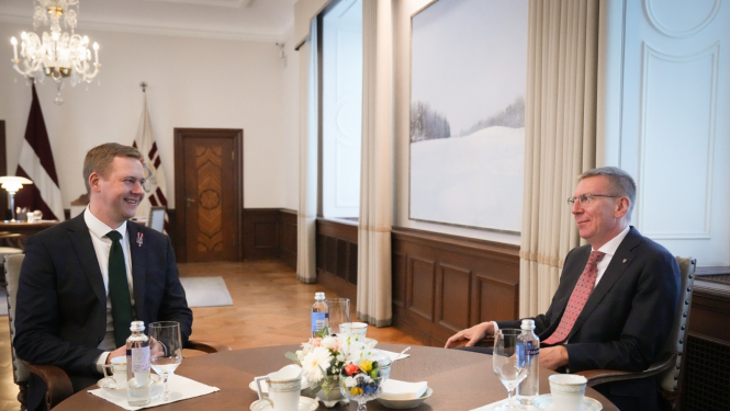 15.09.2025. Valsts prezidents Edgars Rinkēvičs tiekas ar Saeimas frakcijas “Zaļo un Zemnieku savienība” priekšsēdētāju Hariju Rokpelni