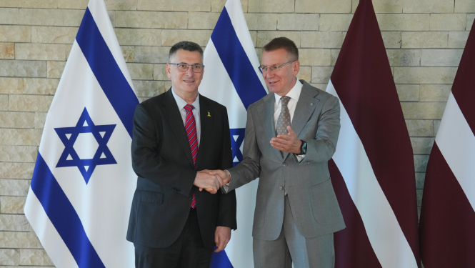 Edgars Rinkēvičs Jūrmalas rezidencē tiekas ar Izraēlas Valsts ārlietu ministru Gideonu Sāru