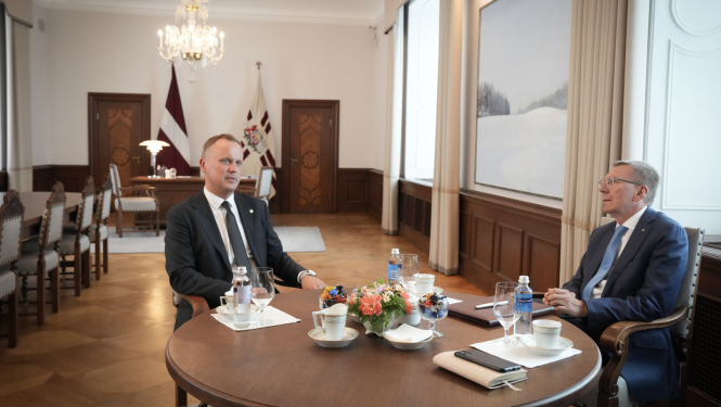 Valsts prezidents Edgars Rinkēvičs Rīgas pilī tiekas ar Saeimas frakcijas “Apvienotais saraksts” priekšsēdētāju Edgaru Tavaru