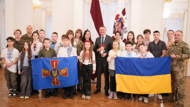 17.01.2025. Valsts prezidenta Edgara Rinkēviča tikšanās ar Ukrainas Gaisa spēku karavīru bērnu nometnes dalībniekiem