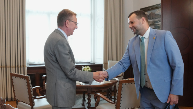 Valsts prezidents Edgars Rinkēvičs tiekas ar Labklājības ministru Reini Uzulnieku