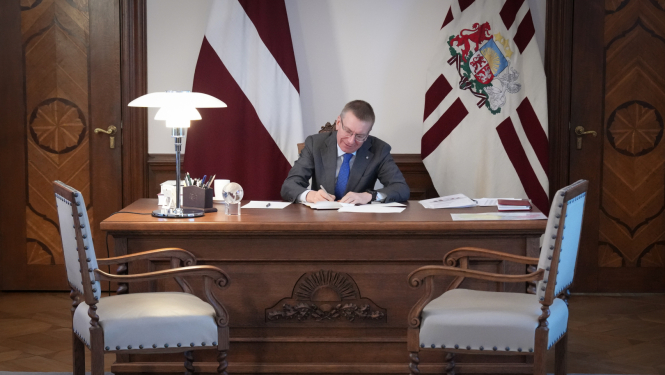 Prezidents paraksta vēstuli