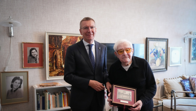 Valsts prezidents Edgars Rinkēvičs simtajā jubilejā sveic vēsturnieku Marģeru Vestermani