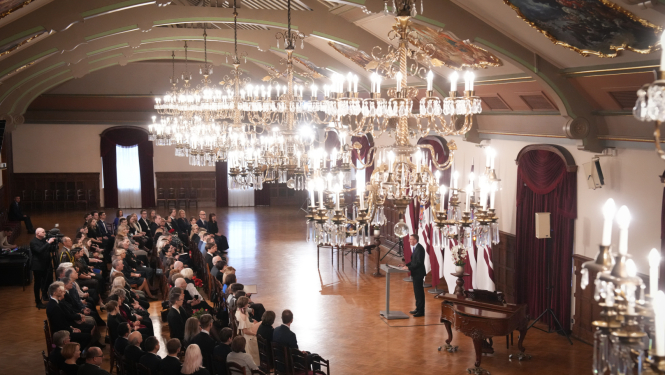 Valsts prezidents Edgars Rinkēvičs sveic un uzrunā starptautisko mācību priekšmetu olimpiāžu laureātus un Ata Kronvalda balvas saņēmējus