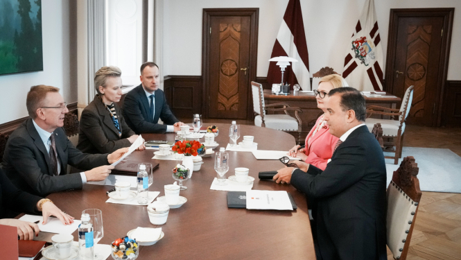 27.04.2026. Valsts prezidenta Edgara Rinkēviča tikšanās ar veselības ministru Hosamu Abu Meri