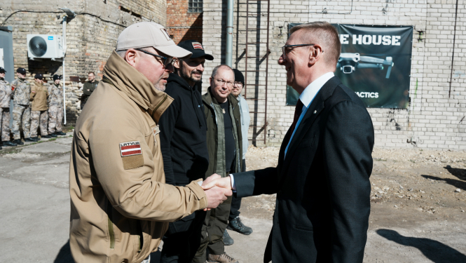 01.04.2026. Valsts prezidents Edgars Rinkēvičs apmeklē bezpilota lidaparātu mācību centru “Drone House”