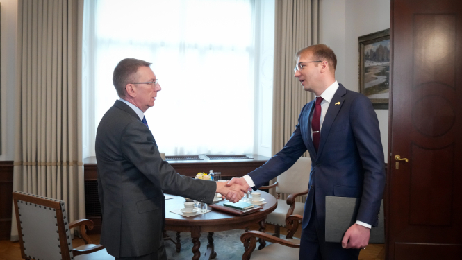 16. aprīlī Valsts prezidents Edgars Rinkēvičs Rīgas pilī tikās ar klimata un enerģētikas ministru Kasparu Melni.
