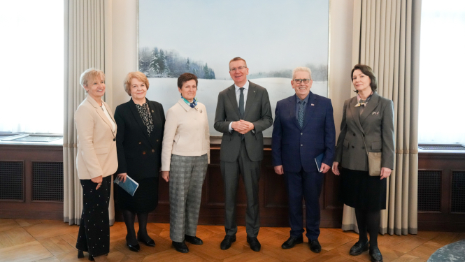 Valsts prezidents Edgars Rinkēvičs Rīgas pilī tiekas ar Latvijas Trešās paaudzes universitāšu asociācijas pārstāvjiem