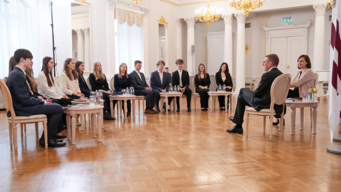 Valsts prezidents tiekas ar Rīgas Skolēnu domes pārstāvjiem