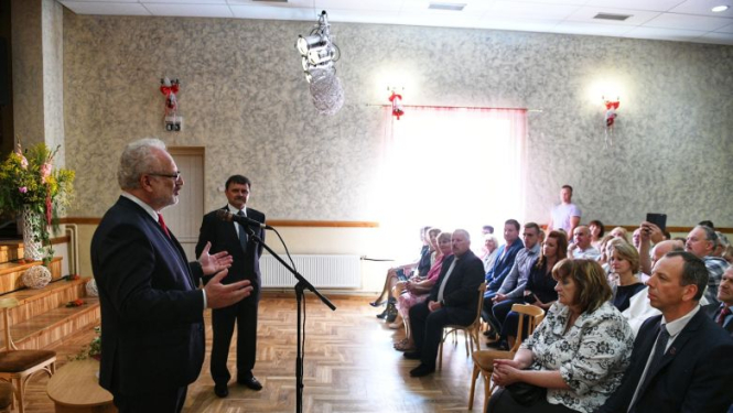 Valsts prezidenta Egila Levita uzruna Skaistkalnes iedzīvotājiem Tautas namā