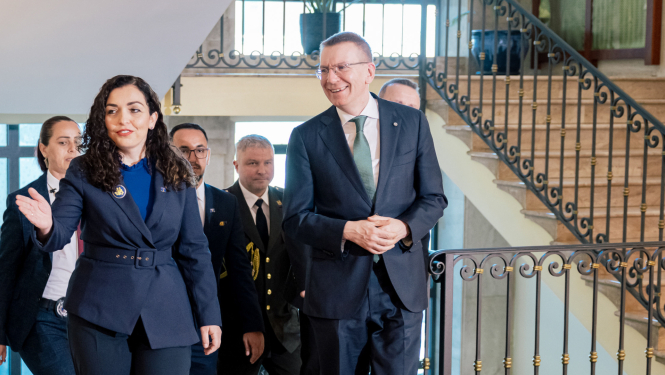 Valsts prezidents Edgars Rinkēvičs un Kosovas prezidente Vjosa Osmani-Sadriu