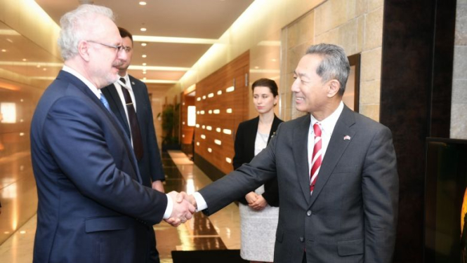 Valsts prezidents pateicas Latvijas goda konsulam Osakā par ieguldījumu Latvijas–Japānas attiecību stiprināšanā