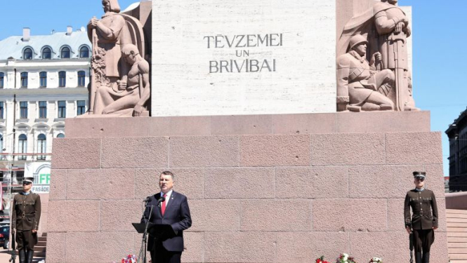 Valsts prezidenta Raimonda Vējoņa uzruna Komunistiskās genocīda upuru piemiņas dienas pasākumā pie Brīvības pieminekļa