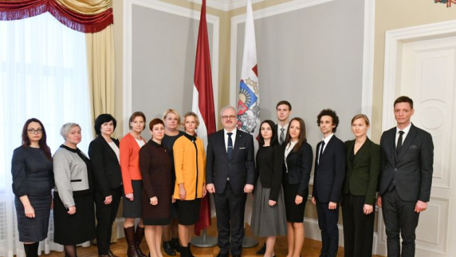 Valsts prezidents ar jaunajiem ārstiem un māsām runā, kā panākt taisnīgu, sakārtotu un caurskatāmu veselības aprūpes sistēmu