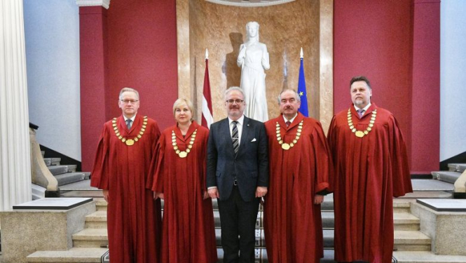 Valsts prezidents viesojas Augstākajā tiesā