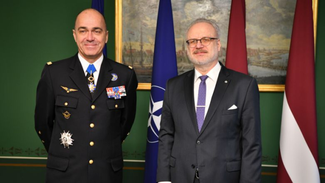 Valsts prezidents un NATO komandieris apspriežas par NATO attīstību