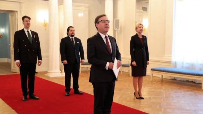 Valsts prezidents darbam Latvijā akreditē Čīles un Japānas vēstniekus