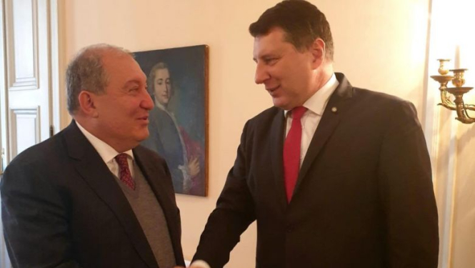 Valsts prezidents Raimonds Vējonis Minhenes drošības konferences laikā tiekas ar Armēnijas prezidentu