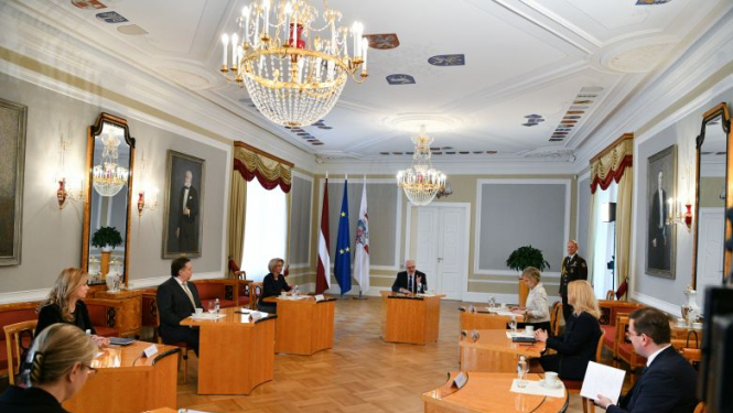 Attālināts Saeimas darbs gan konstitucionāli, gan tehniski atbilst Satversmei