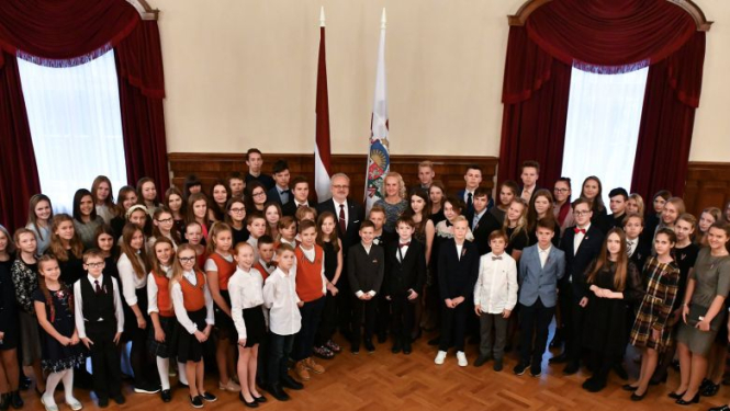Valsts prezidenta Egila Levita uzruna skolēnu radošo darbu konkursa “Mūsdienu varonības tēli Latvijā” dalībniekiem