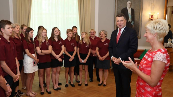 Valsts prezidents Rīgas pilī sveic projekta "Sveika, Latvija!" dalībniekus