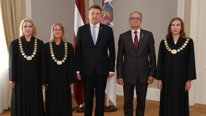Valsts prezidents Rīgas pilī pieņem tiesnešu zvērestus
