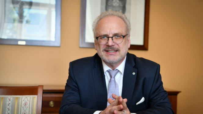 Valsts prezidents sveic izcilo latviešu dzejnieci Veltu Sniķeri 100 gadu dzimšanas dienā