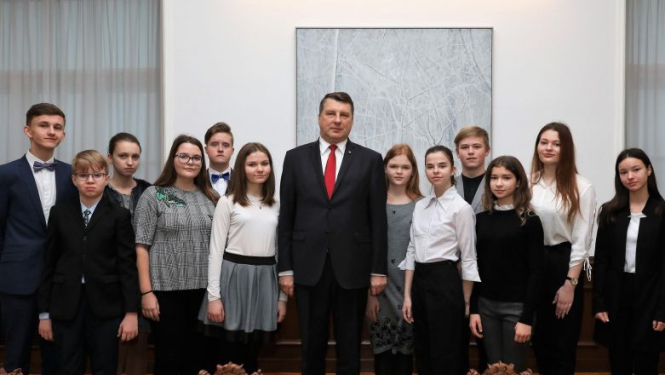 Ēnu dienas laikā jaunieši no visas Latvijas iepazīst Valsts prezidenta ikdienas darbu