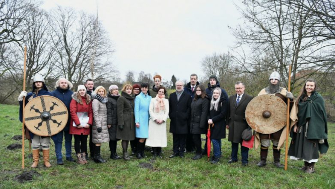 Valsts prezidents Egils Levits ar dzīvesbiedri Andru Leviti apmeklē UNESCO Pasaules mantojuma sarakstam nominēto Grobiņas arheoloģisko ansambli