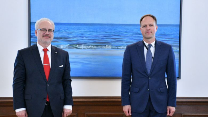 Valsts prezidents vēl sekmes jaunajā amatā Eiropas prokuroram Gatim Donikam