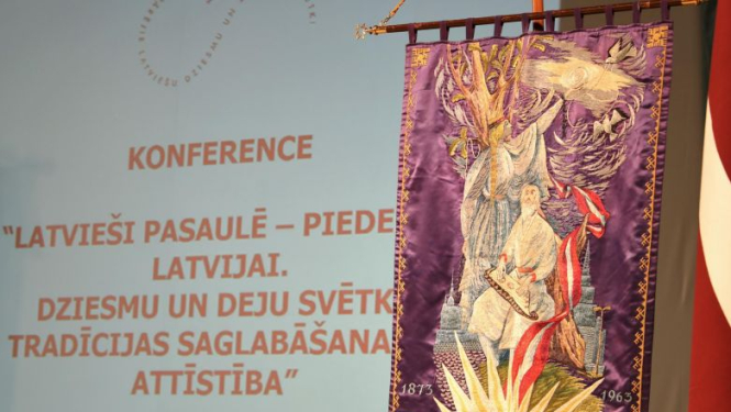 Valsts prezidents: Dziesmu un deju svētki palīdz latviešiem pasaulē saglabāt latviskās tradīcijas un valodu