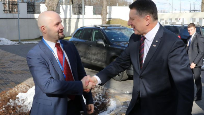 Valsts prezidents apmeklē NATO Stratēģiskās komunikācijas izcilības centru